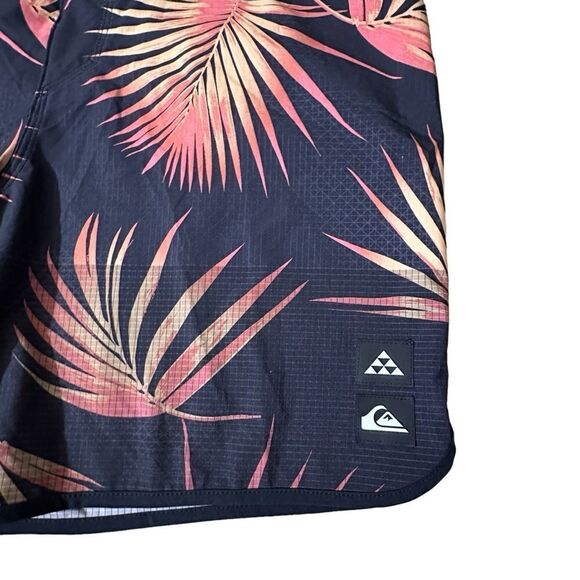 Quiksilver Highline ~ Mens Boardshorts ~ size 38 ~ black with leaf print - Picture 5 of 12